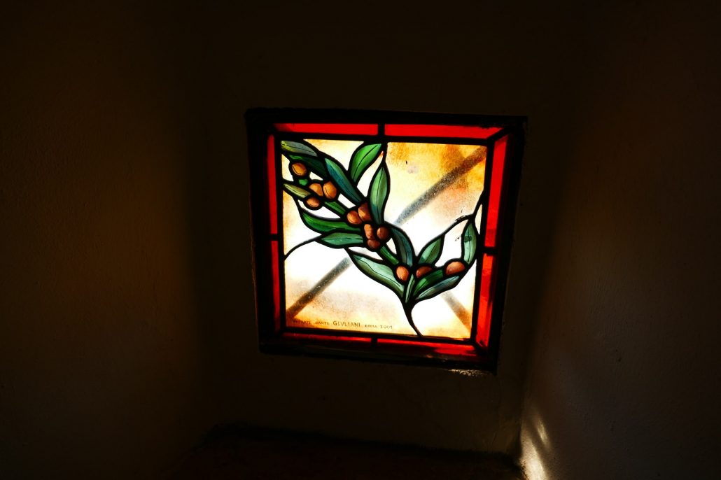 1000082 Riserva di Fizzano Church stained glass window circa 1500s