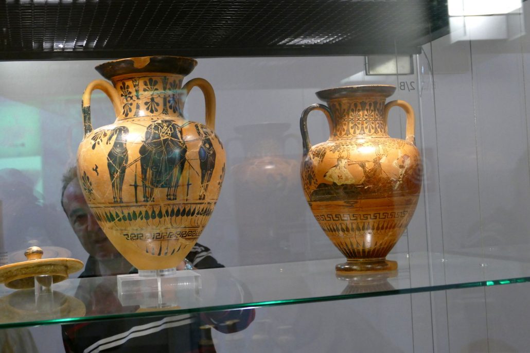 1000290 Etruscan jars in Castellina in Chiati museum