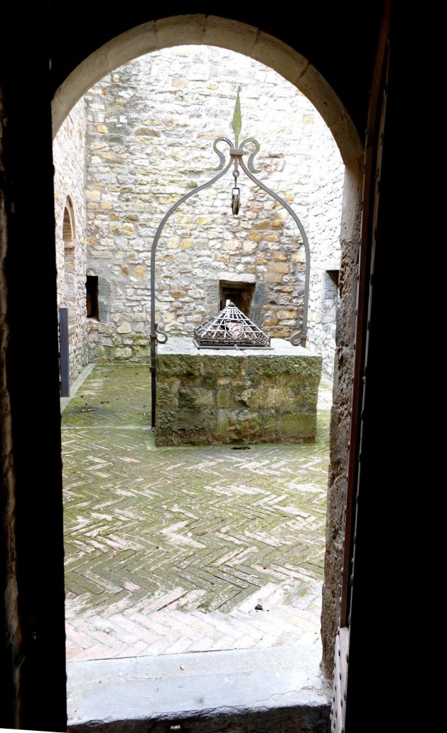1000320 Fortress courtyard - well into cistern