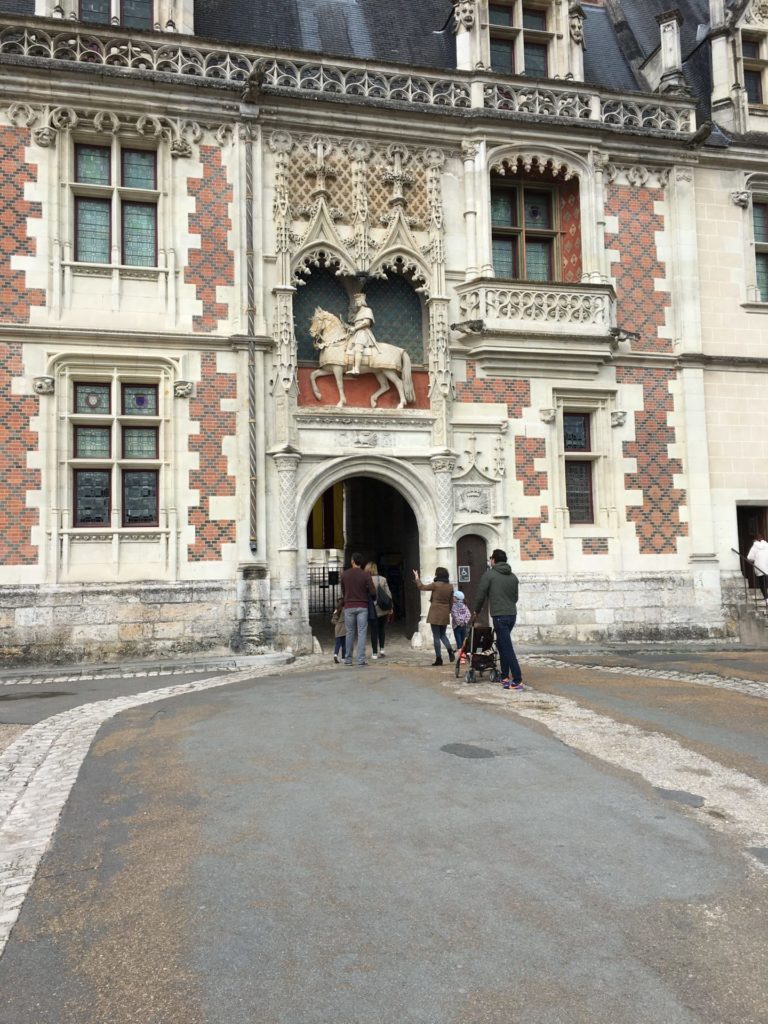 On The Road - Auntie Anne - Chateau de Blois 3