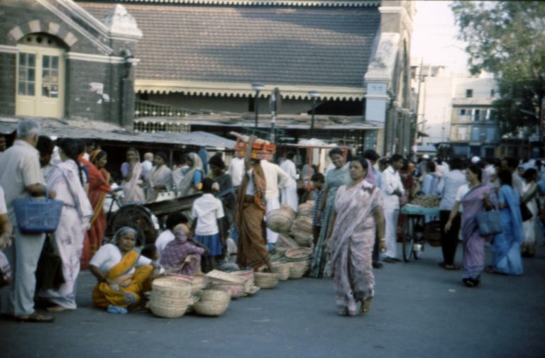 On The Road - Warren Senders - Life in India in the 1980s (chapter 1)