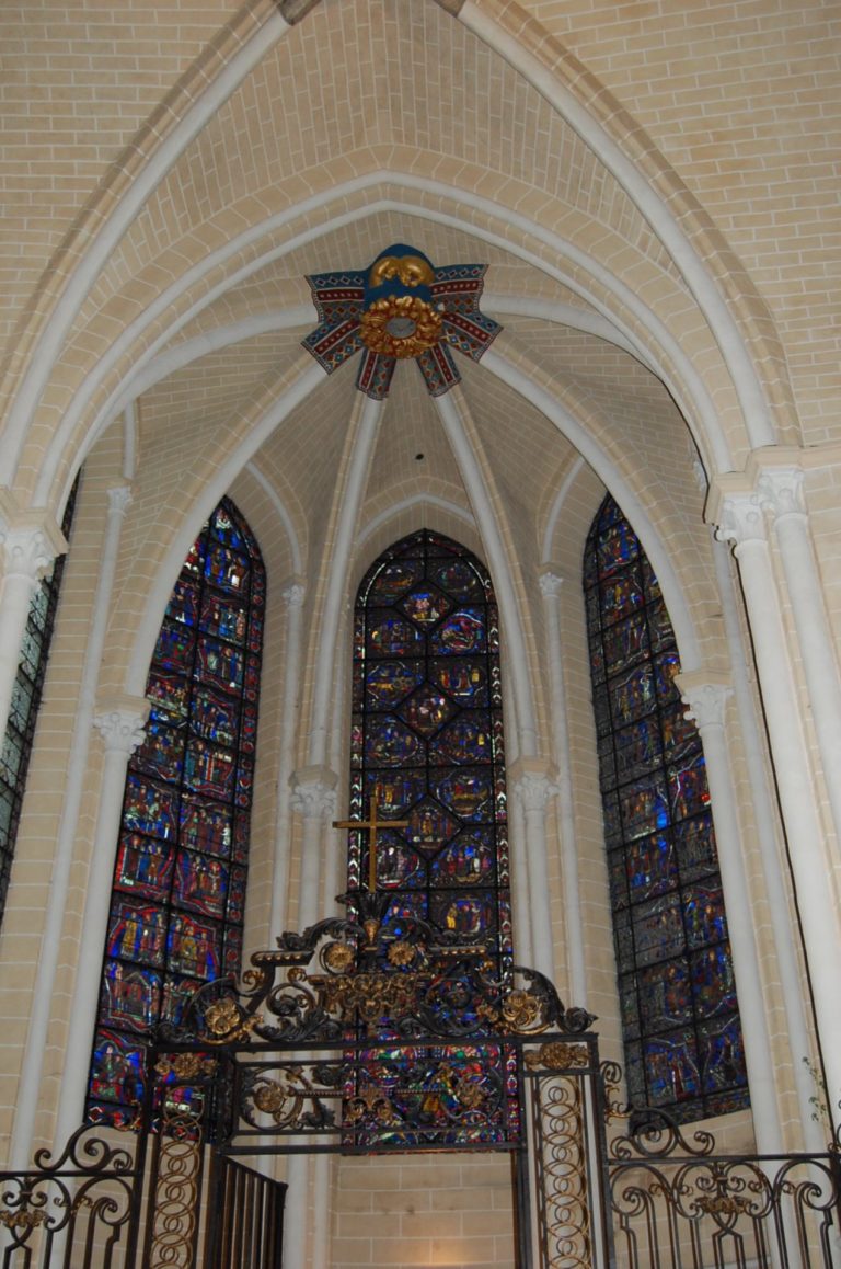 On The Road - MollyS - Paris to Chartres — the cathedral's interior 4