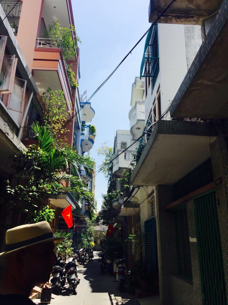 On The Road - UncleEbeneezer – Southeast Asia Valentines (Part 2): Exploring Saigon On Foot 6
