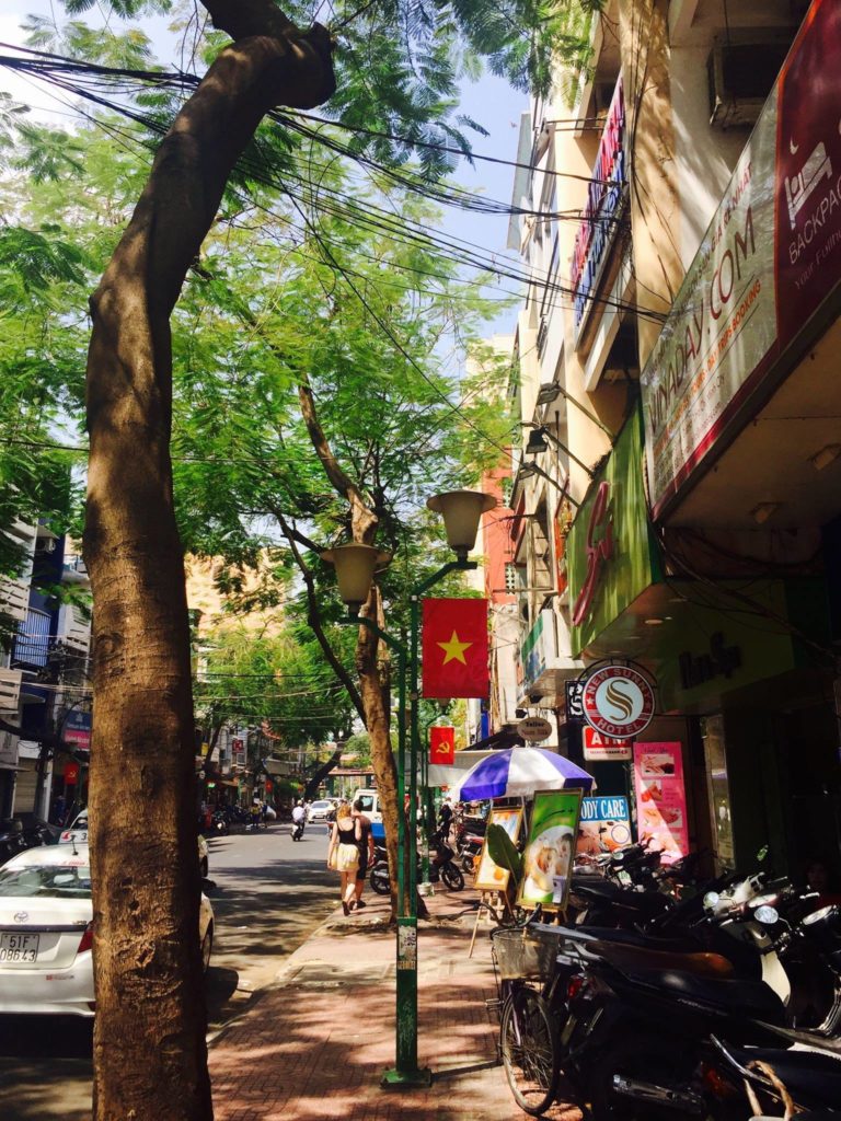 On The Road - UncleEbeneezer – Southeast Asia Valentines (Part 2): Exploring Saigon On Foot 4