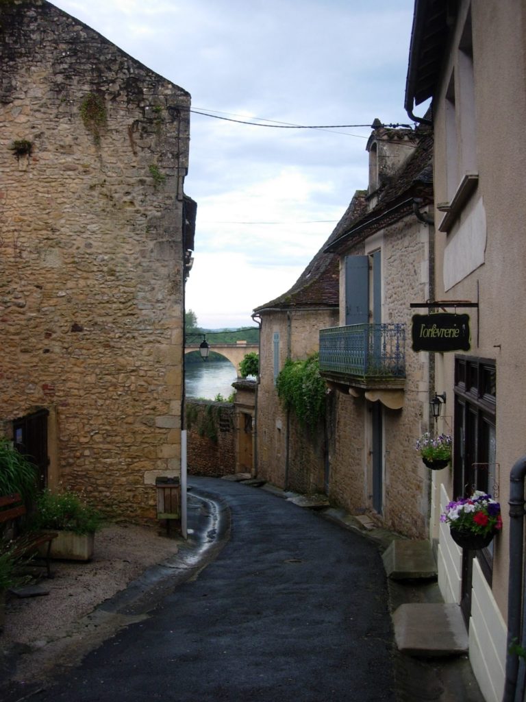 On The Road - way2blue - Limeuil, France In June 6