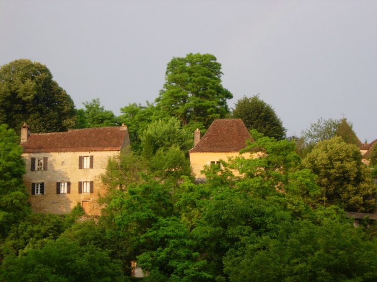 On The Road - way2blue - Limeuil, France In June 3