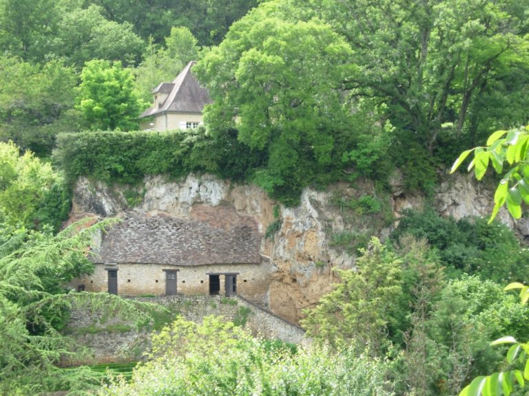 On The Road - way2blue - Limeuil, France In June 1