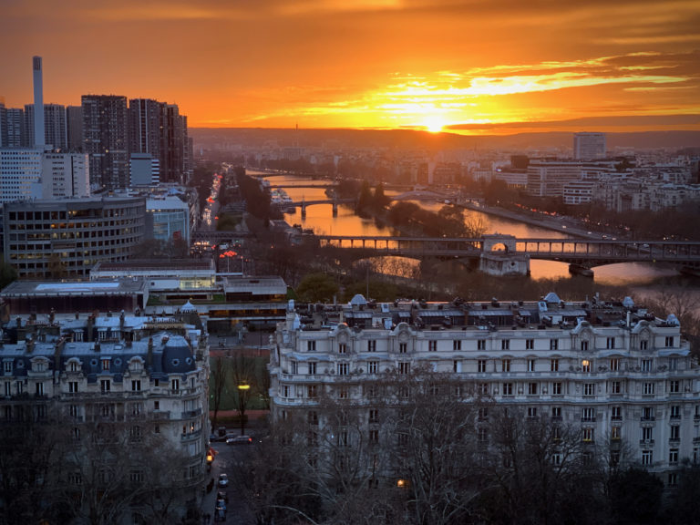 On The Road - Tom V - Paris in December 6