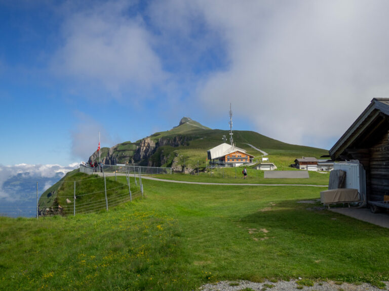 - On The Road – BigJimSlade – Hiking in the Alps, Chamonix and Grindelwald 2022, Männlichen - Wengen, part 1 8