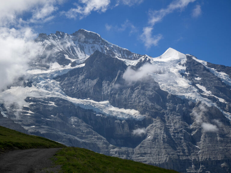 - On The Road – BigJimSlade – Hiking in the Alps, Chamonix and Grindelwald 2022, Männlichen - Wengen, part 1 2