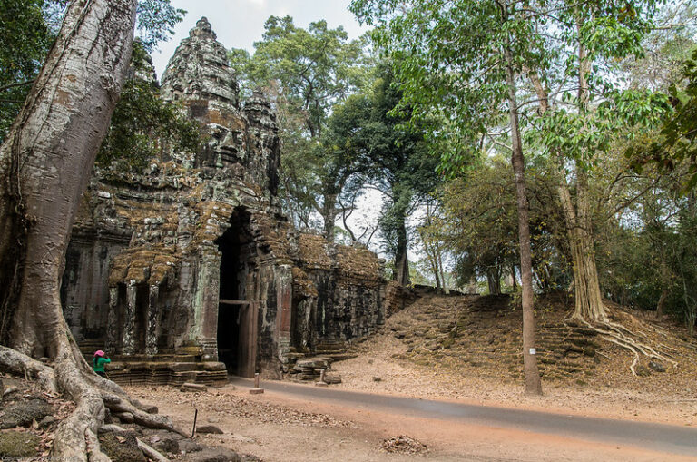 On The Road - Dagaetch - World Tour Part 4 - Angkor Wat 7