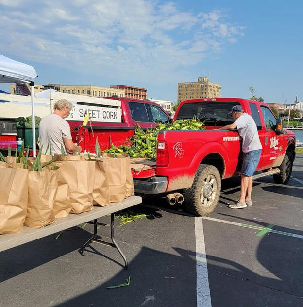 On The Road - Elma - Farmers Market 7