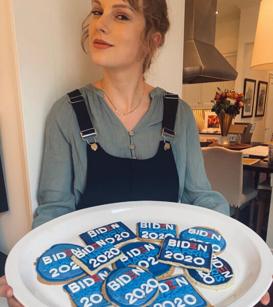 Taylor Swift with plate of Biden-Harris 2020 cookies