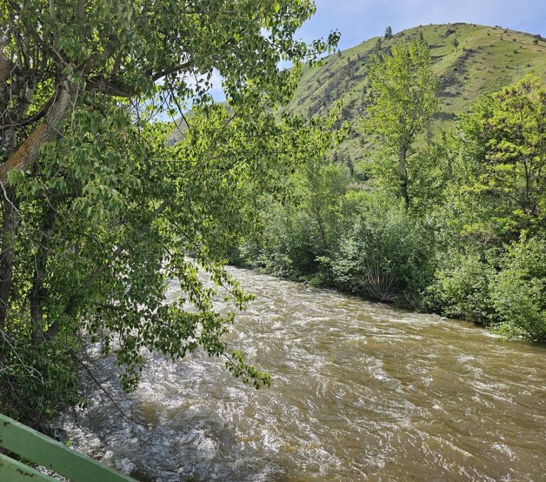 On The Road - PaulB - The Cascade Loop, Part 5 8