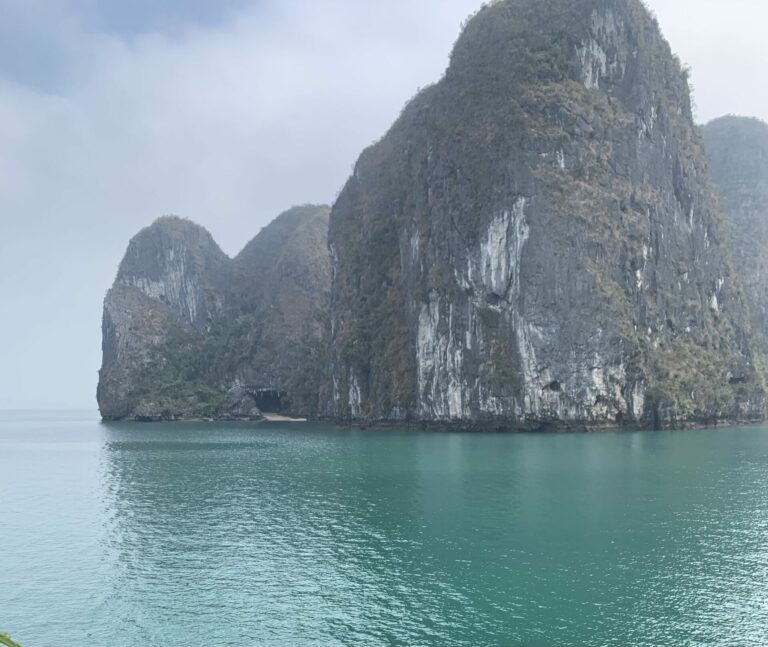 On The Road - Auntie Anne - Southeast Asia - Vietnam - Halong Bay 6