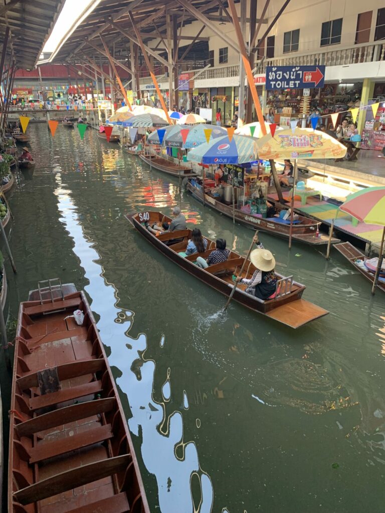 On The Road - Auntie Anne - Southeast Asia - Thailand - The Floating Market