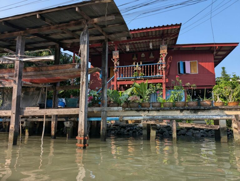 On The Road - Auntie Anne - Southeast Asia - Thailand - The Floating Market 4