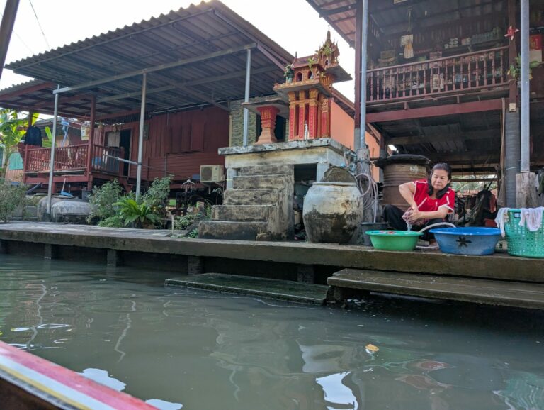 On The Road - Auntie Anne - Southeast Asia - Thailand - The Floating Market 3