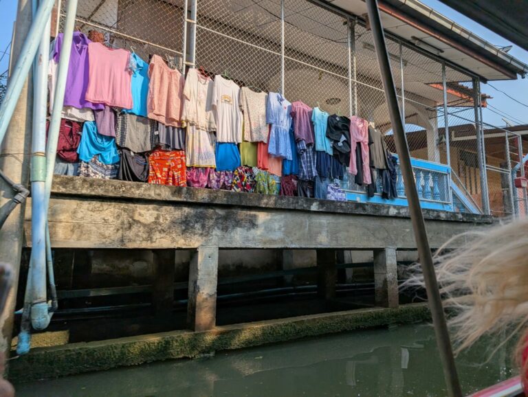 On The Road - Auntie Anne - Southeast Asia - Thailand - The Floating Market 2