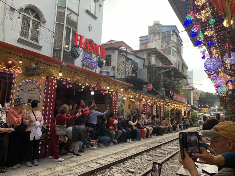 On The Road - Auntie Anne - Southeast Asia - Vietnam - Train Street, Hanoi 6