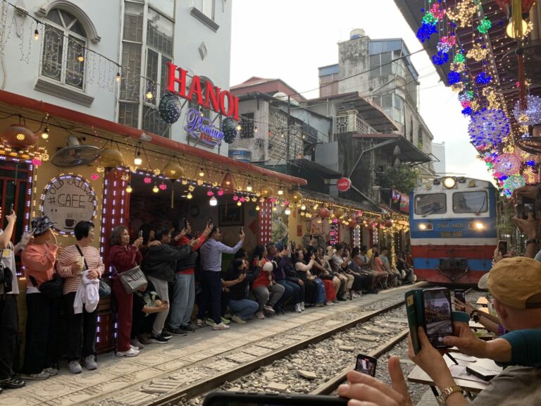 On The Road - Auntie Anne - Southeast Asia - Vietnam - Train Street, Hanoi 4