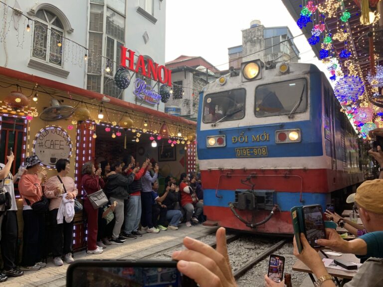 On The Road - Auntie Anne - Southeast Asia - Vietnam - Train Street, Hanoi 3