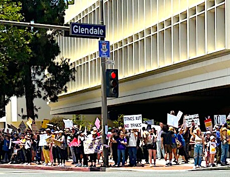 On The Road - something fabulous - No Kings! Glendale CA 4